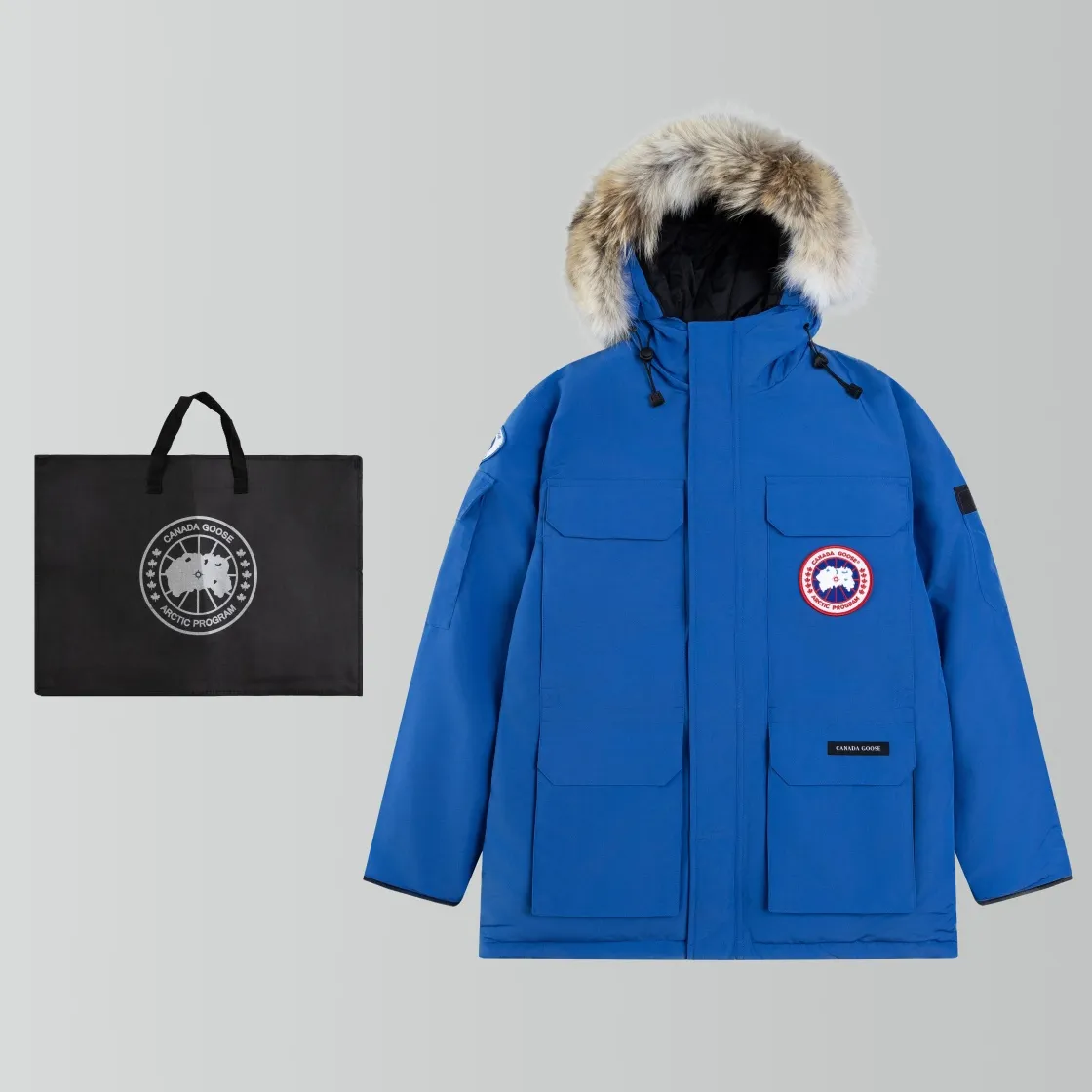 P820 (Top wolf fur version delivery handbag) Canada Goose Canada Goose #Expedition expedition parka classic down jacket ➖ Imported 21-count polyester-cotton blended original fabric [last year’s 16-count/18-count hard fabrics have been completely eliminated, this year all use 21-count genuine synchronous fabrics, the soft mid-band feels delicate and textured], genuine synchronous Feather-Light 10D waterproof coated fabric, made of 84.5% polyester fiber and 15.5% cotton, 100% the best feel in the entire network! ➖ The genuine official website uses the national standard 80 white duck down, and will never be misled by false claims such as 90 down or goose down! ➖ Using the best nylon lining with double double-layer sealing design, velvet-proof No. 7 needle + grid-filled down ready-made garments, there is 100% no so-called velvet running! ➖ The cuffs are designed with thickened seamless threads, and the collar and pockets are lined with top-quality polar fleece to keep you warm and comfortable! ➖ Yoshida YKK provides original custom-made electroplated sliders. YKK two-way lockable zippers are tight and smooth and will not peel off paint! ➖ 3M composite guarantees that the Velcro is the same as the original, durable, and all accessories and hardware are custom-made! ➖ Imported BEHRINGER embroidery machine to customize the 10,000-needle embroidery logo, 98% of which can be reproduced to restore the original logo. You can check and compare on the official website! ➖ The fur collars are all made of large pieces of Western Canadian blue wolf hide, ensuring that each fur collar is 13-15cm wide!